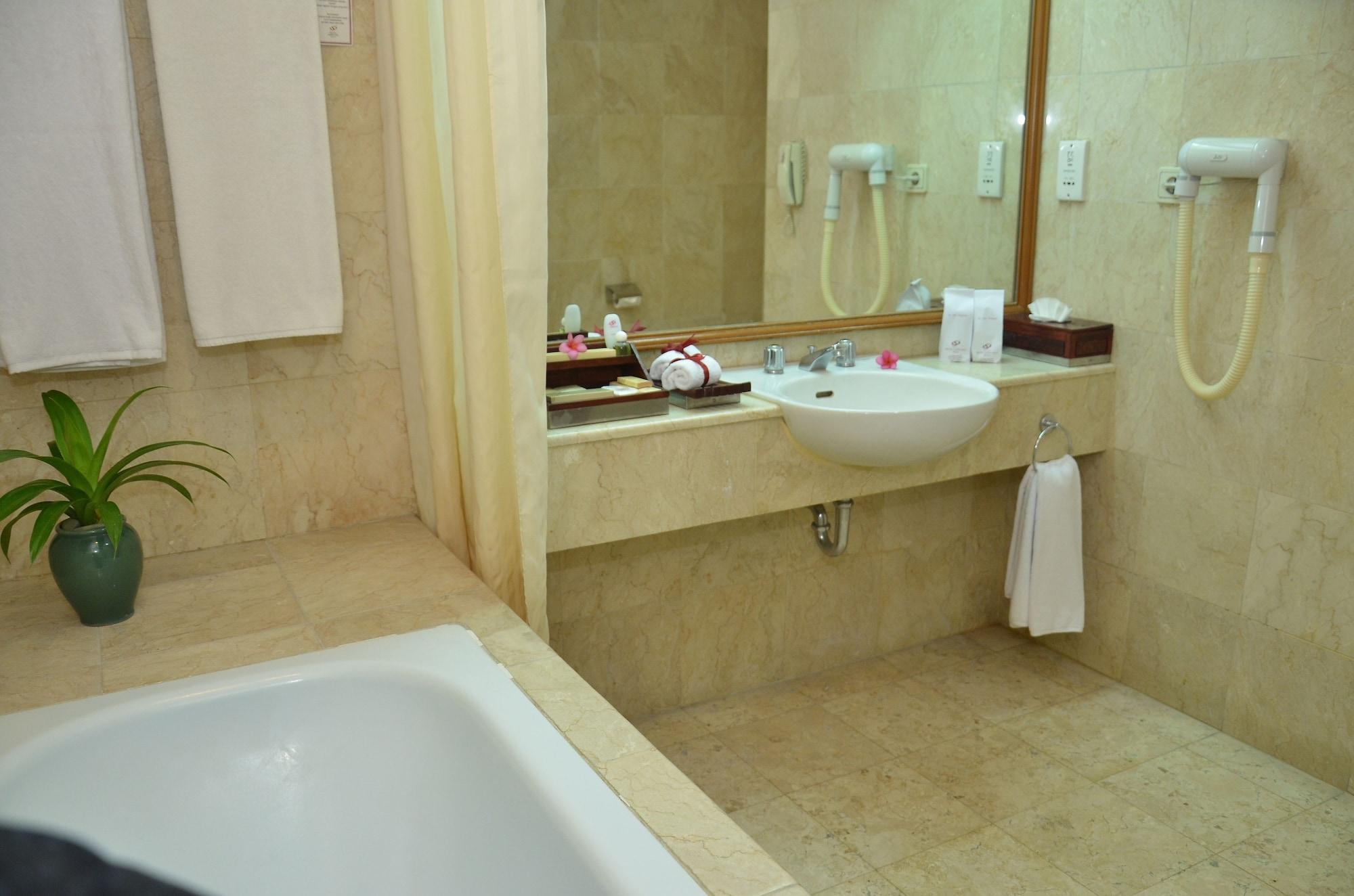 Hotel Sahid Jaya Solo Экстерьер фото