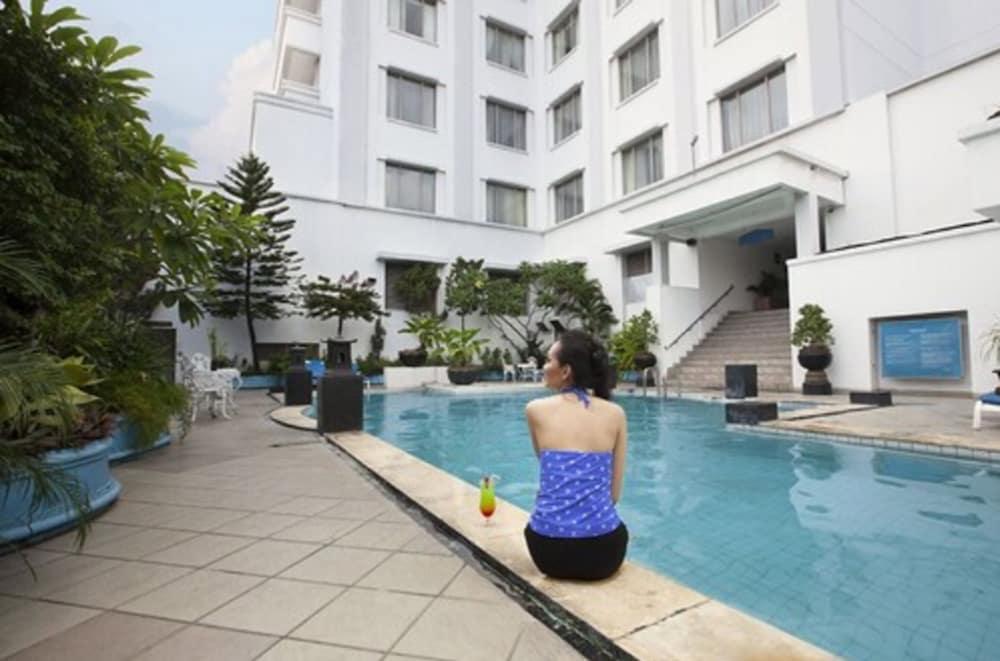 Hotel Sahid Jaya Solo Экстерьер фото