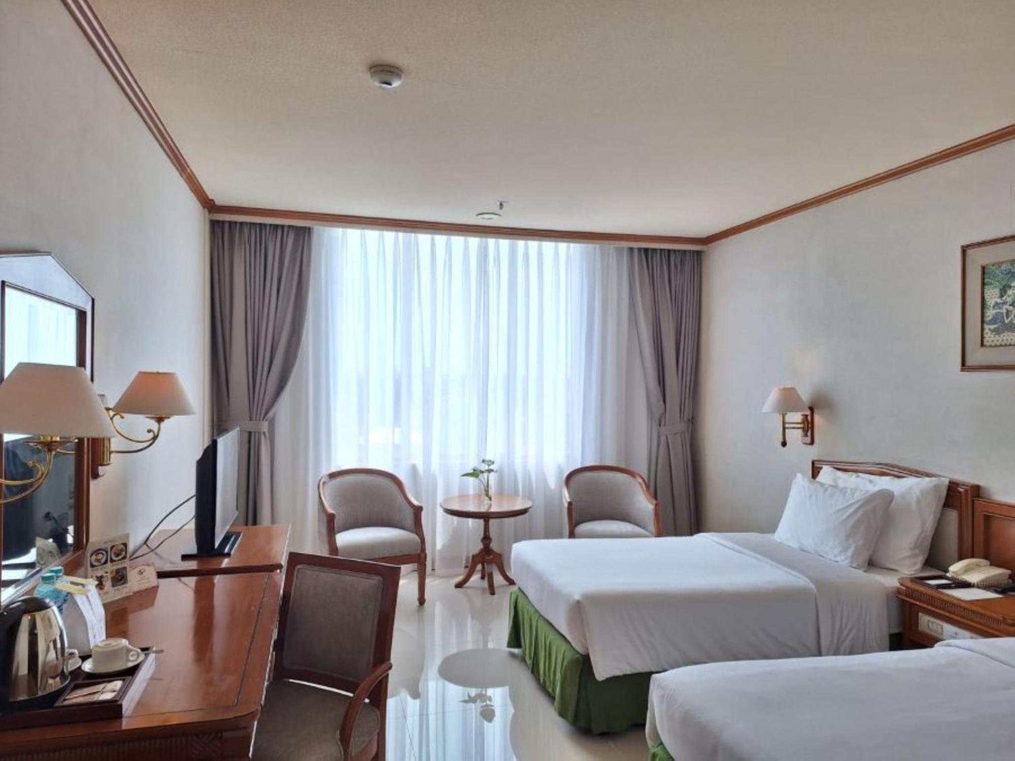 Hotel Sahid Jaya Solo Экстерьер фото