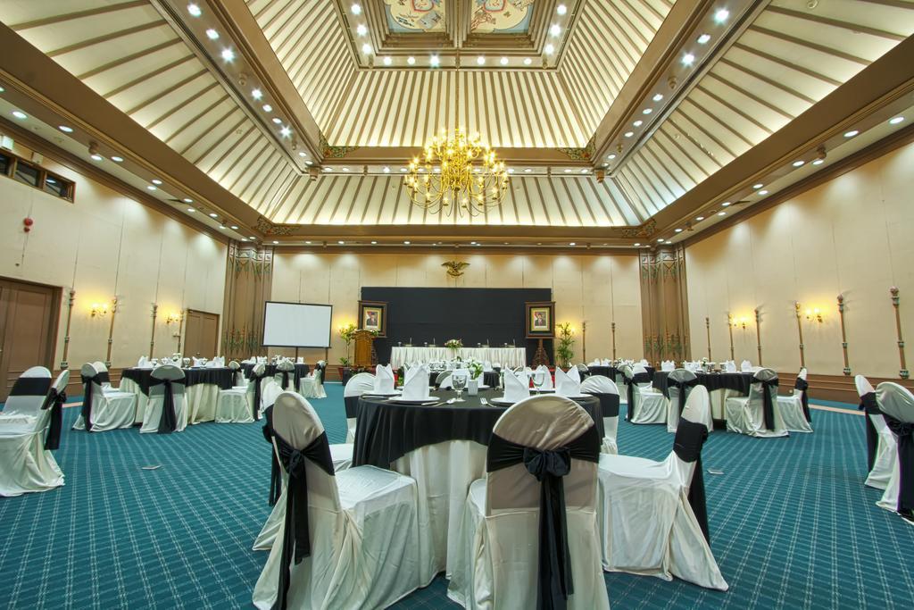 Hotel Sahid Jaya Solo Экстерьер фото