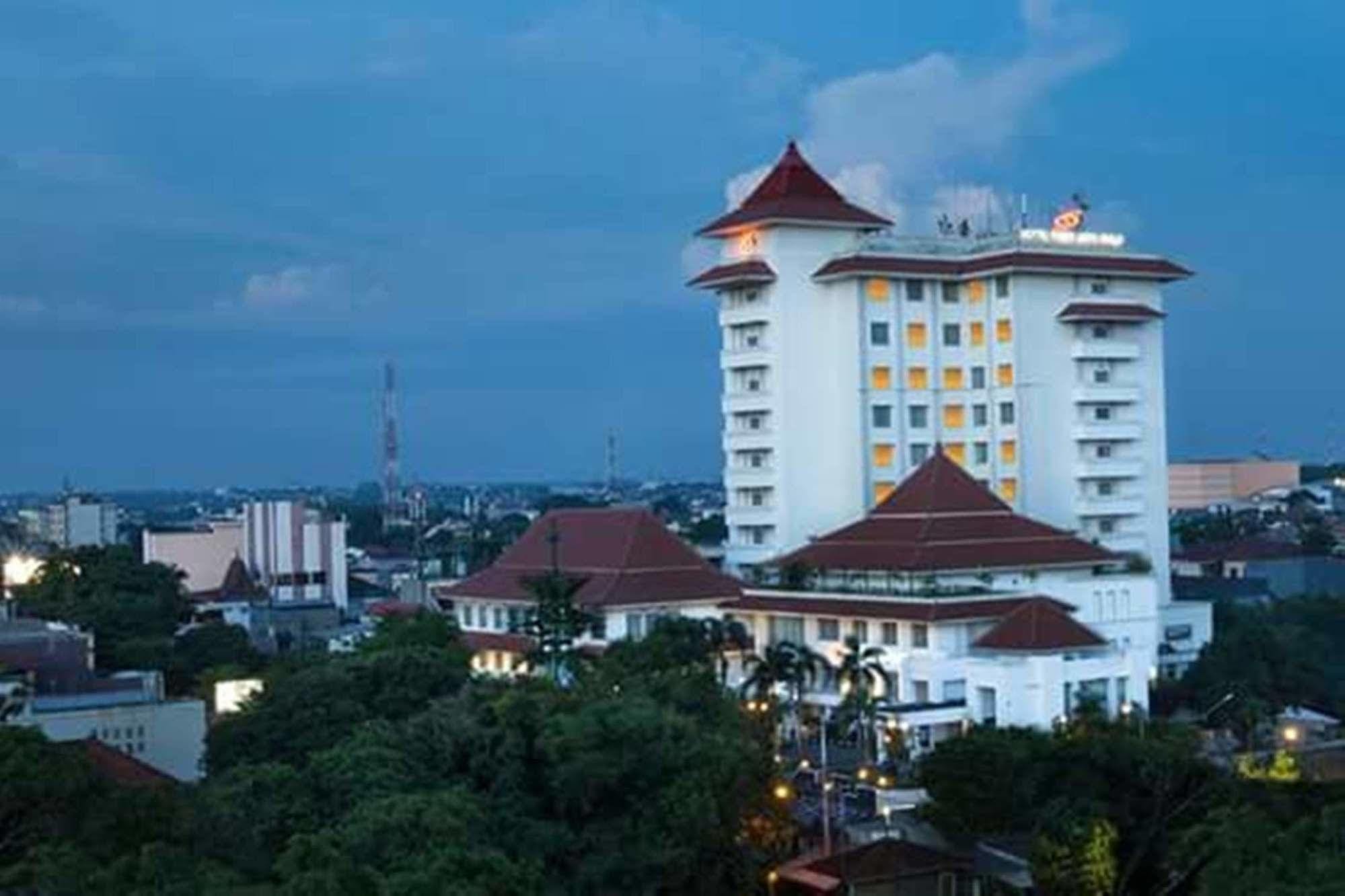 Hotel Sahid Jaya Solo Экстерьер фото