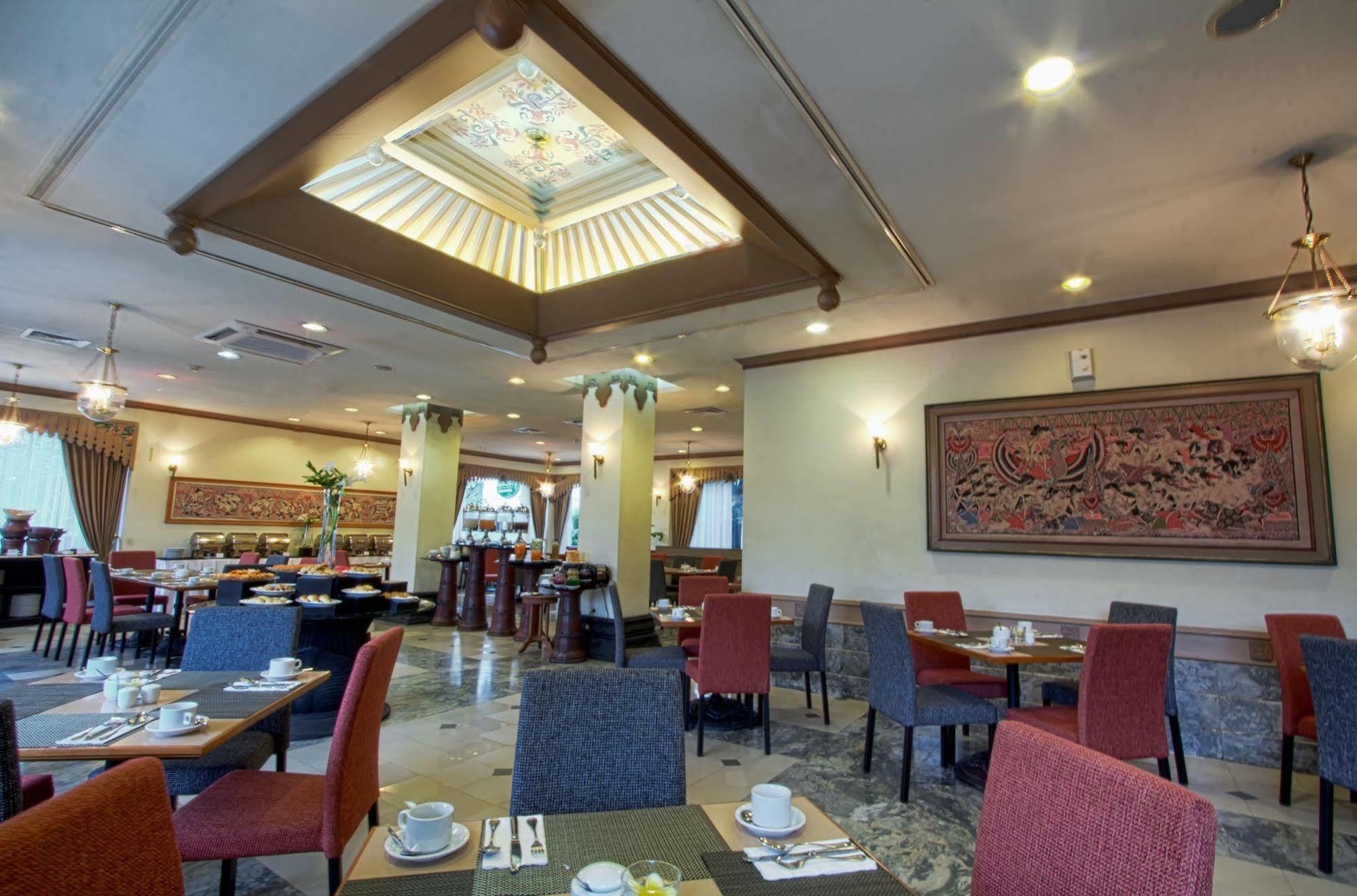 Hotel Sahid Jaya Solo Экстерьер фото